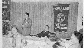 Photographer unknown, Kiwanis Club meeting in Sun Valley, Los Angeles, in Tengoku Amerika, Jigoku Amerika, 59.