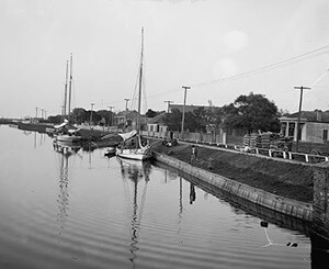 Evening on Bayou St. John, New Orleans, between 1900 and 1906. Library of Congress, Prints & Photographs Division, Detroit Publishing Company Collection, LC-D4-16350. Evening on Bayou St. John, New Orleans, between 1900 and 1906. Library of Congress, Prints & Photographs Division, Detroit Publishing Company Collection, LC-D4-16350.