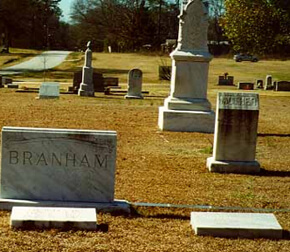 Mark Auslander, The white section of the Oxford City Cemetery, Oxford, Georgia, 2000. Mark Auslander, The white section of the Oxford City Cemetery, Oxford, Georgia, 2000.