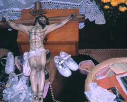 Offerings in the Blessed Sacrament Chapel in the Misión Católica. Doraville, Georgia. Photo by Mary Odem, 2000 Offerings in the Blessed Sacrament Chapel in the Misión Católica. Doraville, Georgia. Photo by Mary Odem, 2000