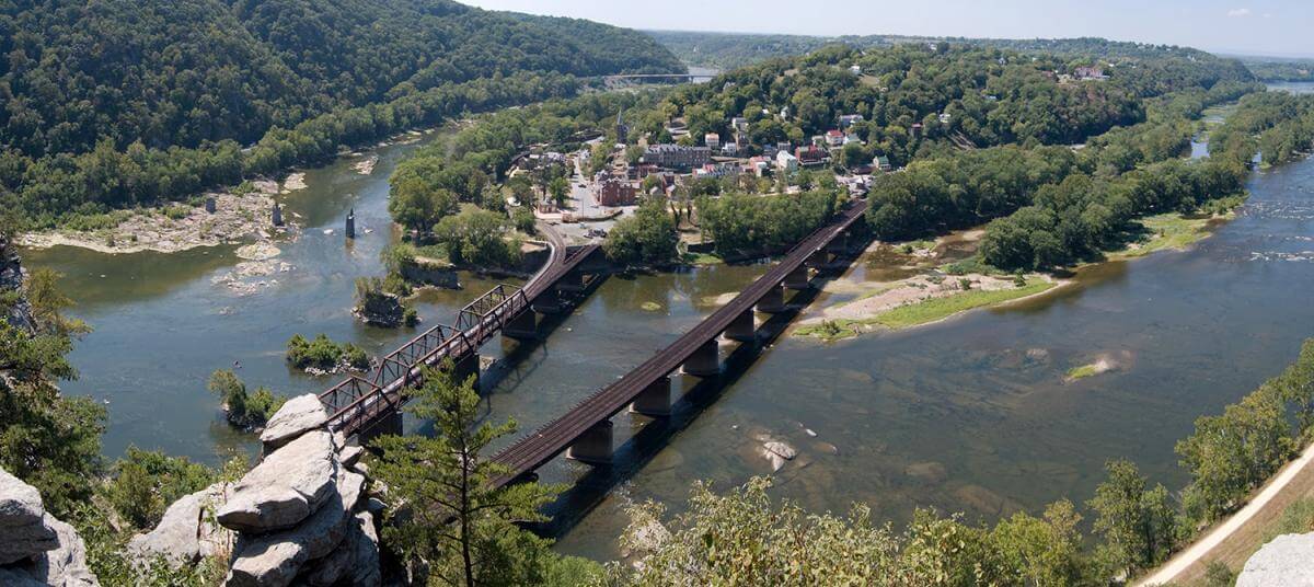 Aerial photograph of Shenandoah River, December 17, 2010. Photograph by La Citta Vita. Courtesy of Wikimedia Commons. Creative Commons license CC BY-SA 2.0 Aerial photograph of Shenandoah River