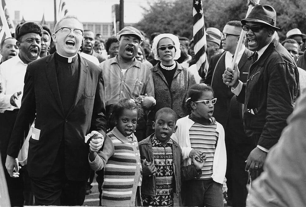 Abernathy children on front line leading the Selma to Montgomery March with MLK, Alabama, March 25, 1965. Courtesy of Wikimedia Commons. Image is in the Public Domain.