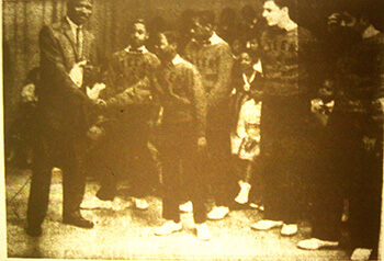 Mitch Thomas hosts Lewis Lymon and the Teenchords, Wilmington, Delaware, December 7, 1957, Philadelphia Tribune. Used with permission of Philadelphia Tribune.