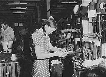 In the Textile Mills in Union Point, Greene County, Georgia, 1941. Photograph by Jack Delano. Courtesy of the Library of Congress, Prints and Photographs Division, LC-USF34-046430-D.