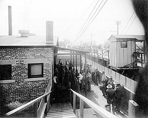Mexicans wait to be bathed and deloused at the Santa Fe Bridge quarantine plant, El Paso, Texas, 1917. United States Public Health Service, National Archives.