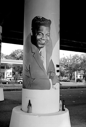 Fats Domino under the freeway, Claiborne Avenue. New Orleans, Louisiana, 2006. Photograph by Lewis Watts. Courtesy of Lewis Watts.