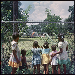 Outside Looking In, Mobile, Alabama, 1956. Photograph 37.008 by Gordon Parks. Courtesy of and copyright by The Gordon Parks Foundation.