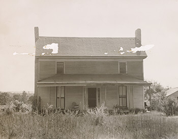 William Cobb's house, where Confederate corp commander William J. Hardee and staff stopped on their night march, July 21–22, 1864. Photo of unknown origin, May 1, 1905.