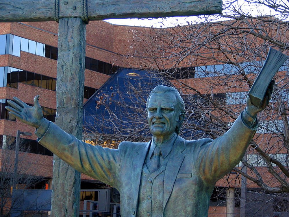 Billy Graham statue, Nashville, Tennessee, January 26, 2007. Photograph by Flickr user Brent Moore. Creative Commons license CC BY-NC 2.0. Billy Graham statue, Nashville, Tennessee, January 26, 2007. Photograph by Flickr user Brent Moore. Creative Commons license CC BY-NC 2.0.